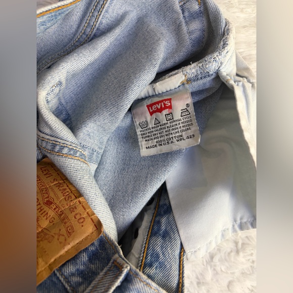 90s Vintage Levi’s 501 Light Wash Jeans - Picture 11 of 14